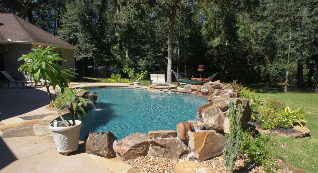 Free Form Pools #024 by The Pool Man Inc